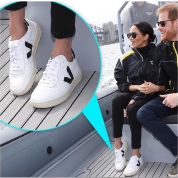 VEJA V-10 Sneakers as seen on Meghan Markle fits women 11.5  men size 10 unisex - Picture 1 of 16